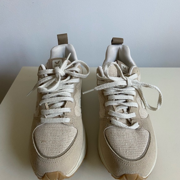 Reformation Veja Cream Sneakers NWOT - Picture 4 of 8